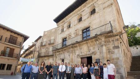 Inaugurada la nueva sede de la oficina de turismo de Estella en la plaza de San Martín