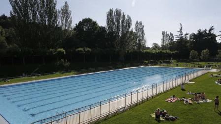 La huelga cierra piscinas en Pamplona y en la comarca