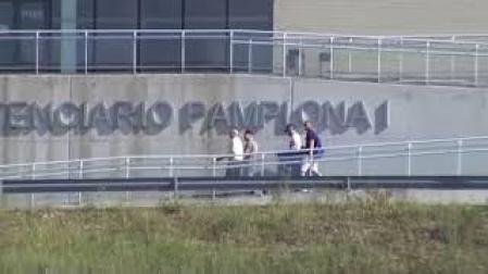 Tres de los integrantes de La Manada abandonan la cárcel de Pamplona