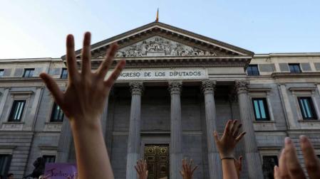 Miles de personas vuelven a tomar las calles de Madrid al grito de "No es abuso es violación"