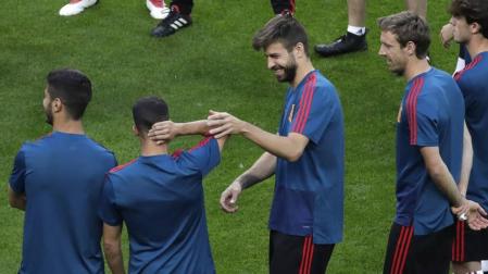 Piqué es homenajeado por sus cien partidos con la selección