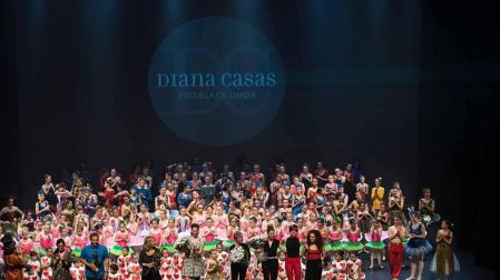 El pasado domingo, 17 de junio, la escuela celebró la gala de fin de curso con el espectáculo 'Wonderland', en el que participaron alumnos de entre 4 y 55 años y artistas invitados