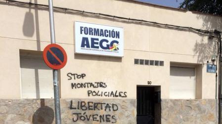 Pintadas en la Asociación de Guardias Civiles.