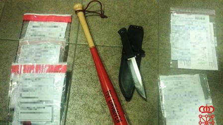 Denunciados dos camioneros por llevar un cuchillo y un bate de béisbol