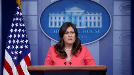 Echan de un restaurante a la portavoz de la Casa Blanca por trabajar para Trump