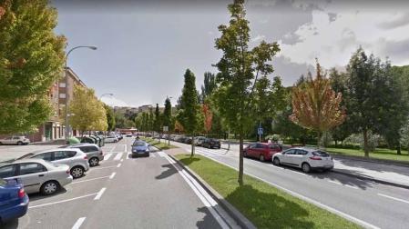 Colisión múltiple de tres vehículos con tres heridos leves en la calle río Arga