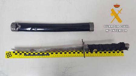 Un detenido en Berriozar por robar a un repartidor con una katana
