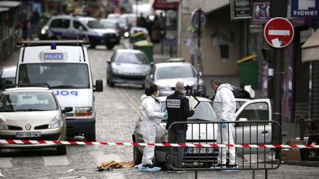 París ha amanecido este sábado tras vivir la peor pesadilla terrorista de la historia de Francia.