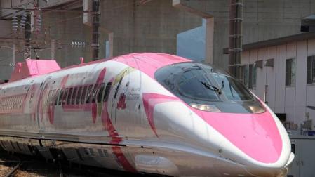 Hello Kitty se pone a los mandos de un tren de alta velocidad en Japón