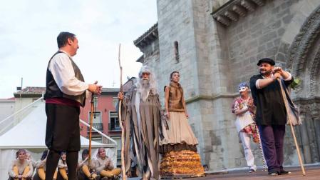 El Paloteado de la zona antigua de Tudela se vuelve a escenificar unos 40 años después