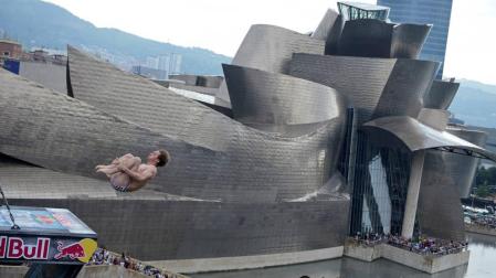 Sobrevolando el Museo Guggenheim