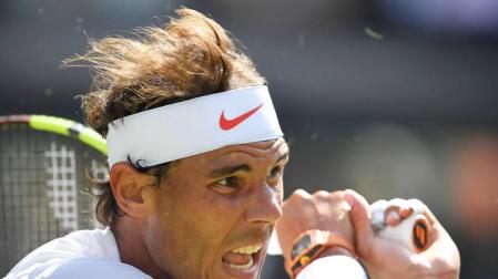 Nadal solventa sin problemas su estreno en Wimbledon ante el israelí Sela
