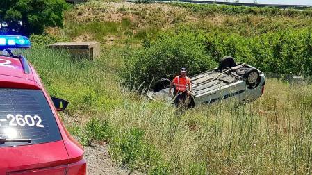 Herida una mujer de 41 años tras volcar su vehículo en la AP-68 a la altura de Cascante