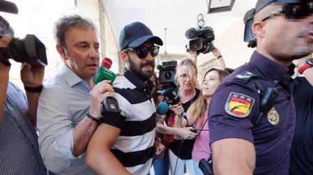 El guardia civil de La Manada queda en libertad a la espera de que la Audiencia de Navarra decida