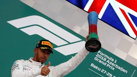Hamilton gana en Bakú tras un pinchazo de Bottas