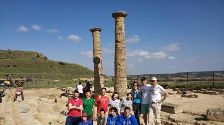 Trece estudiantes de la UN realizan excavaciones en la ciudad romana de Los Bañales