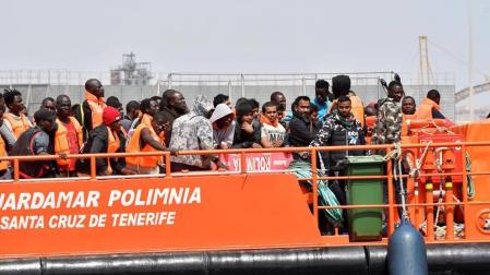 Salvamento rescata a 111 migrantes a bordo de dos pateras al sur de Alborán