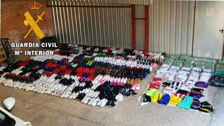 Confiscados 170 pares de zapatillas falsificados en un control preventivo en Tafalla