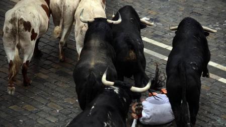 Imágenes del primer encierro de los sanfermines 2018 protagonizado por toros de Puerto de San Lorenzo.