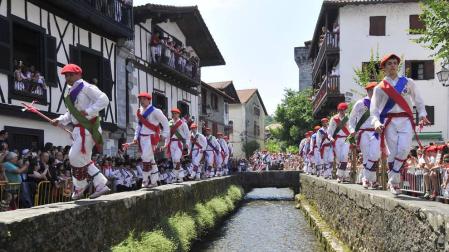 Lesaka honra a San Fermín en su día grande