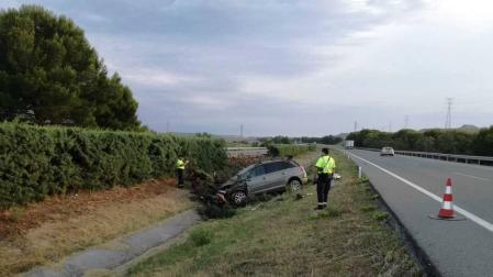 Cuatro miembros de una familia heridos leves por una salida de vía en la AP 15