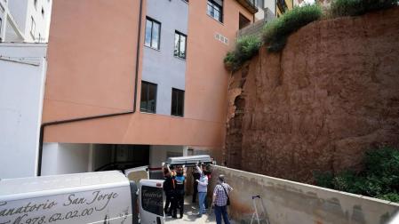 Fallece un joven al caer diez metros desde un muro por un terraplén en Teruel