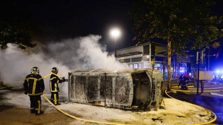 Nantes vive la cuarta noche de disturbios con al menos 35 coches incendiados