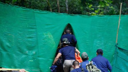 Rescatados los dos primeros niños atrapados en la cueva de Chiang Rai de Tailandia