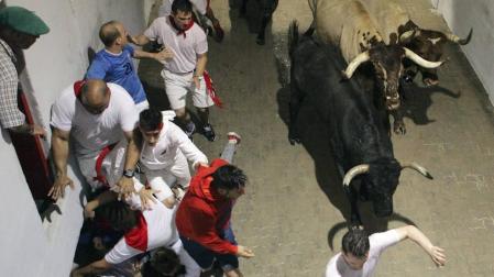 Cruz Roja atiende a 21 personas tras el segundo encierro de los Sanfermines