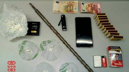 Lanza una bombona por la ventana y le descubren 30 gramos de speed