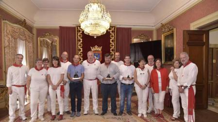 Caballer recibe el premio a la mejor colección de fuegos artificiales de San Fermín 2017