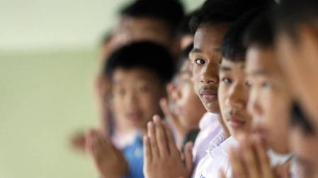 Los niños rescatados en Tailandia se reúnen con sus familiares