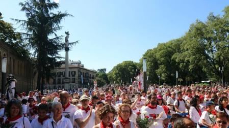 Imágenes de la ofrenda floral a San Fermín en San Lorenzo durante los Sanfermines 2018.