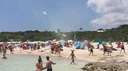 Pánico en una cala de Menorca por un remolino de viento de 20 metros de altura