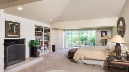 La mansión de lujo que la diva de Hollywood Elizabeth Taylor y su marido de entonces Michael Wilding compraron en 1954 en Beverly Hills está ahora a la venta por 16 millones de dólares.