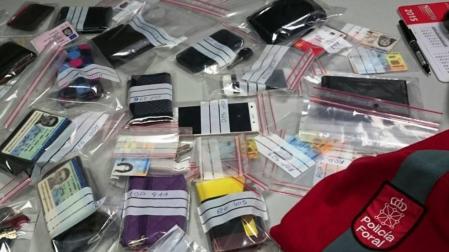Policía Foral detiene a una persona en Pamplona con cinco smartphones robados
