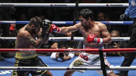 Manny Pacquiao tumba al argentino Lucas Matthysse en el séptimo asalto