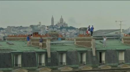 Celebraciones y disturbios en París