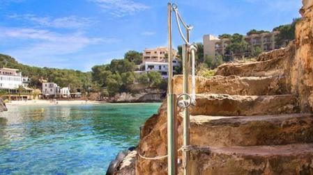 Fallece un turista tras ser arrastrado por una ola en Santanyí (Mallorca)