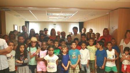 Niños saharauis vistan la Federación Navarra de Municipios y Concejos