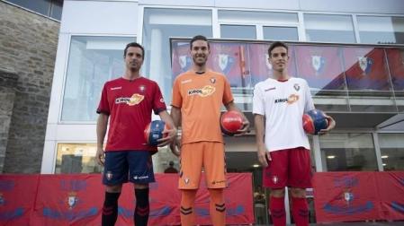 Osasuna presenta las nuevas equipaciones para la temporada 2018/19