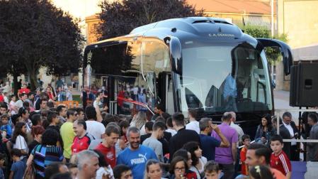 Presentación de la nueva equipación de Osasuna para la temporada 2018 y 2019 y del nuevo autobús del equipo