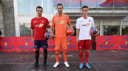 Presentación de la nueva equipación de Osasuna para la temporada 2018 y 2019 y del nuevo autobús del equipo