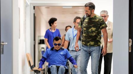 Nuevo 'milagro' del doctor Cavadas, que une a un joven "partido en dos"