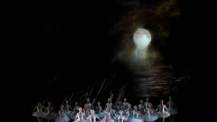'El lago de los cisnes' ahueca sus plumas en el Real con el Royal Ballet