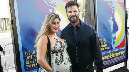 A Lorenzo Lamas le hacen la cama: el actor pide su quinto divorcio
