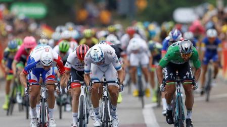 Sagan logra el triplete en el esprint de Valence