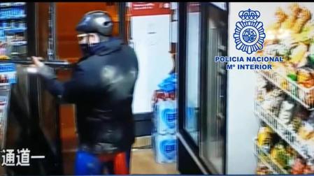 Detenido por atracar vestido de Superman y armado con una escopeta