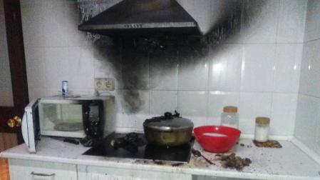 Un incendio sin heridos afecta a una cocina en Pamplona