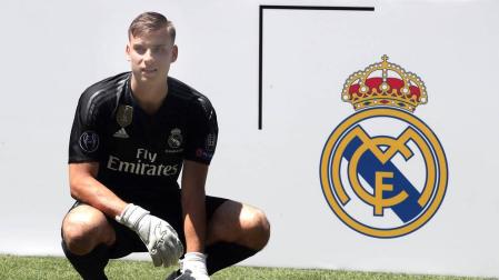 El Real Madrid presenta al joven portero Lunin a la espera de Courtois